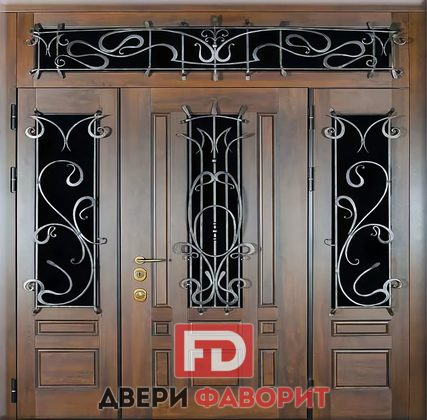 трехстворчатая дверь с ковкой и верхней вставкой